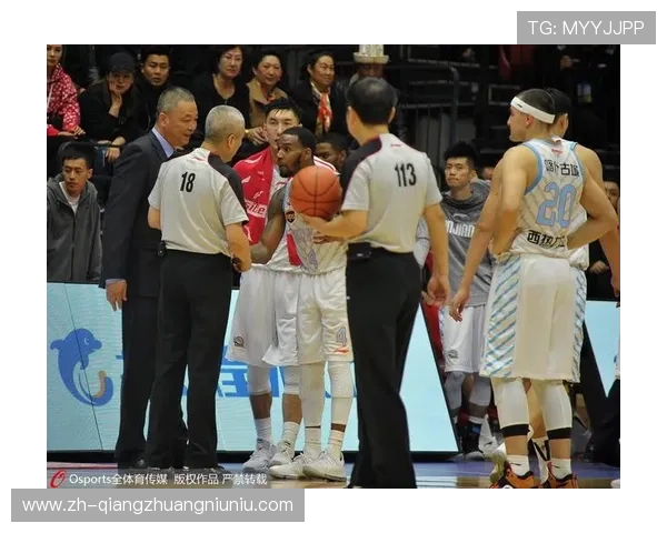 裁判沟通透明化:观众可实时收听VAR对话与交流 裁判沟通透明化:观众可实时收听VAR对话与交流